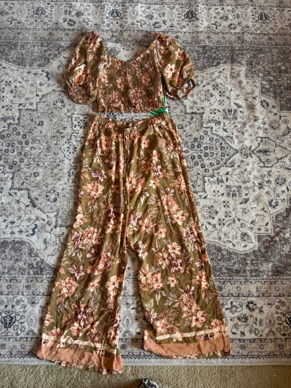 Rip Curl- Two Piece Set Tan with Pink Flowers, L, NWT